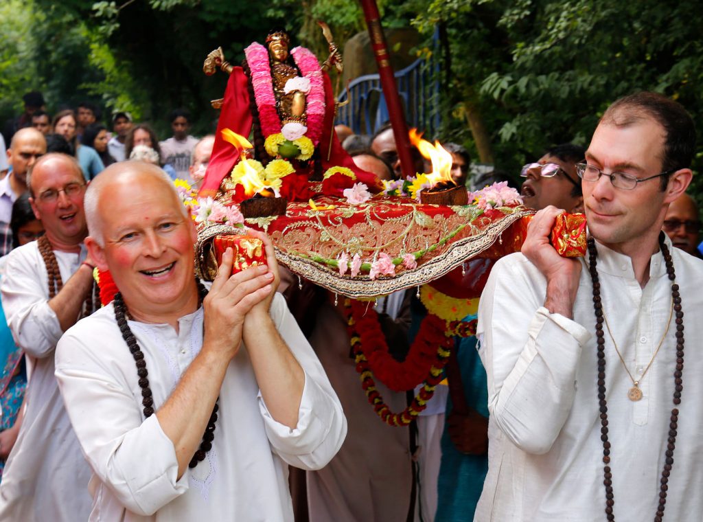 Skanda Vale Swamis and devotees at the Kali Procession